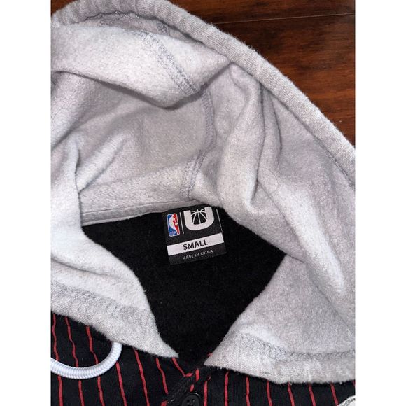 Chicago Bulls Button Up Hooded Shirt - Picture 5 of 5